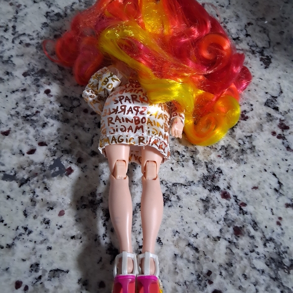 Rainbow High LAUREL DEVIOUS Doll with Red and Yellow Hair New - Picture 5 of 5